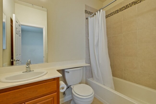 Building Photo - Sought-after Multi-level Home Near Great Mall!