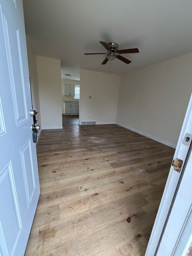 Building Photo - 1001-1007 Brown Road