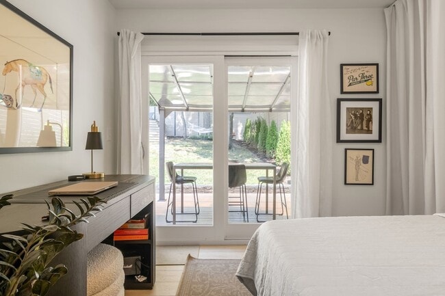 Building Photo - 3804 Lookout Dr