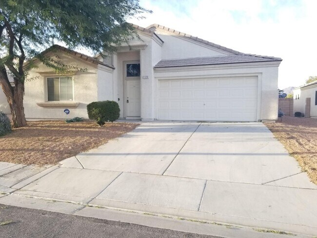 Building Photo - Ready now !!!! COZY ONE STORY THREE BEDROO...