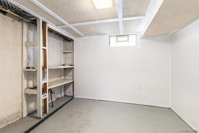 Building Photo - 2045 Central St