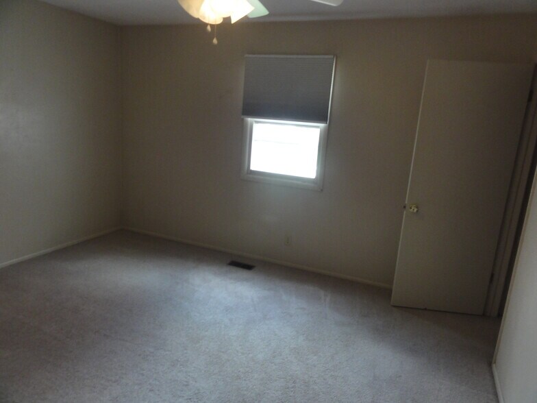 BEDROOM#2 - 1728 Blue Spruce W Ct