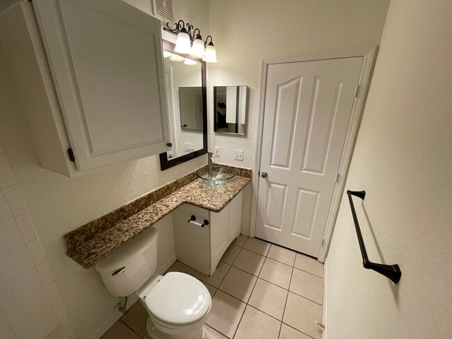 Building Photo - Water View!! 4 Bedroom/2 Bath Orlando Condo in Bella Terra!