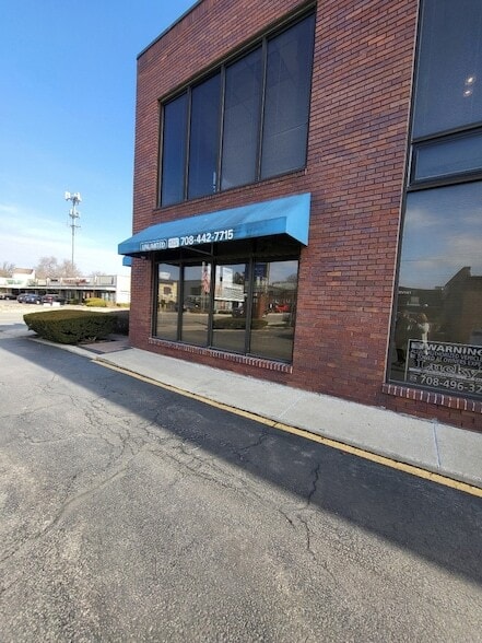 Building Photo - 7851 Ogden Ave