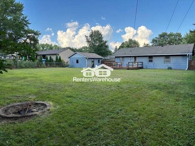 Building Photo - Clean, Quiet, and Updated – 3BR Bloomingto...