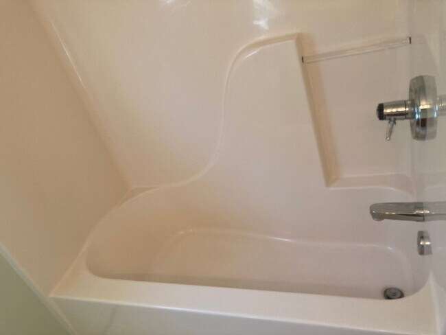 Building Photo - Lovely Four Bed Two and Half Bath Home in ...