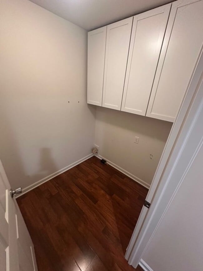 Building Photo - 4 Kings Way