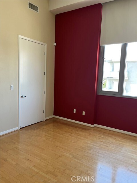 Building Photo - 175 S Lake Ave