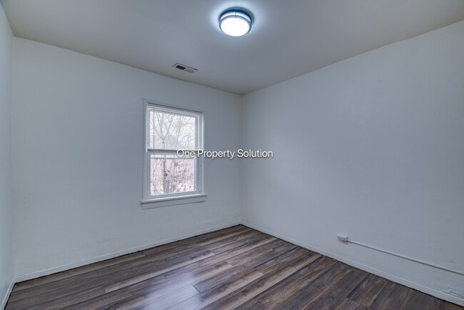 Building Photo - 2453 Prospect St