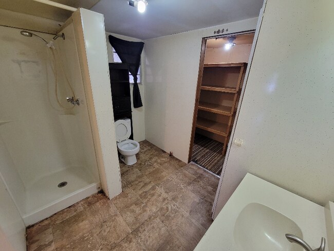 Building Photo - 3503 Porter Ave