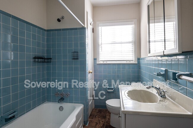 Building Photo - 1205 Spring Valley Ln NE