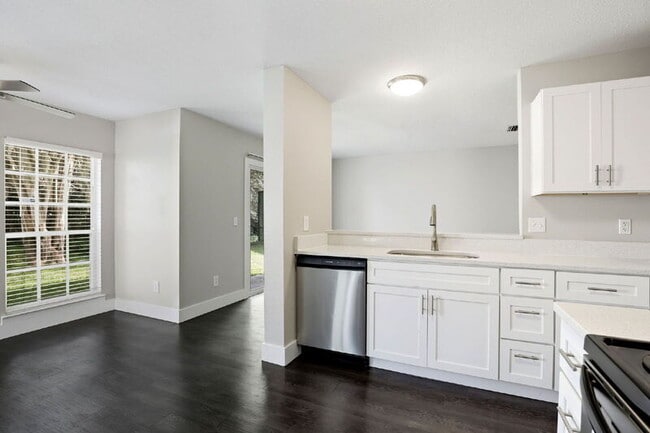 Building Photo - 10669 Satinwood Cir