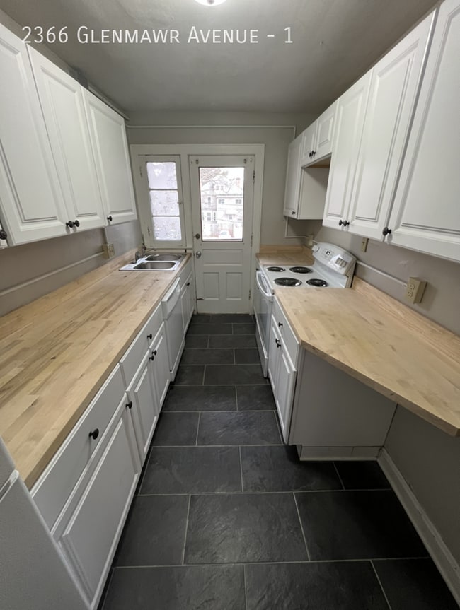 Building Photo - 2366 Glenmawr Ave