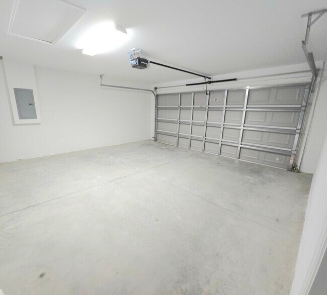 Building Photo - 440 Locust Rd