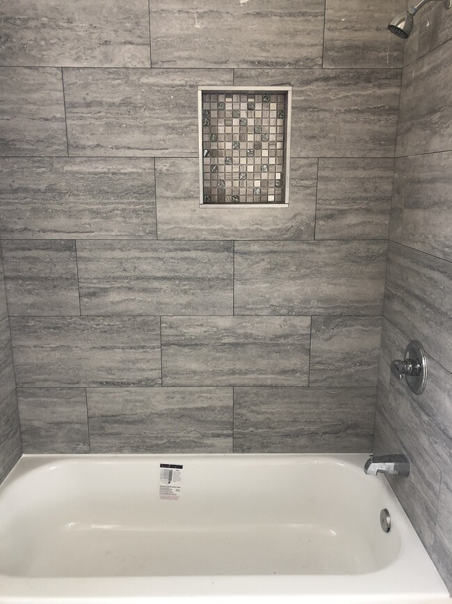 Bath/Shower - 2020 W 92nd St