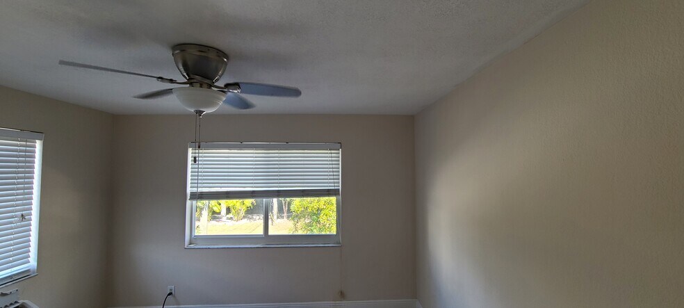 Building Photo - 925 Intracoastal Dr