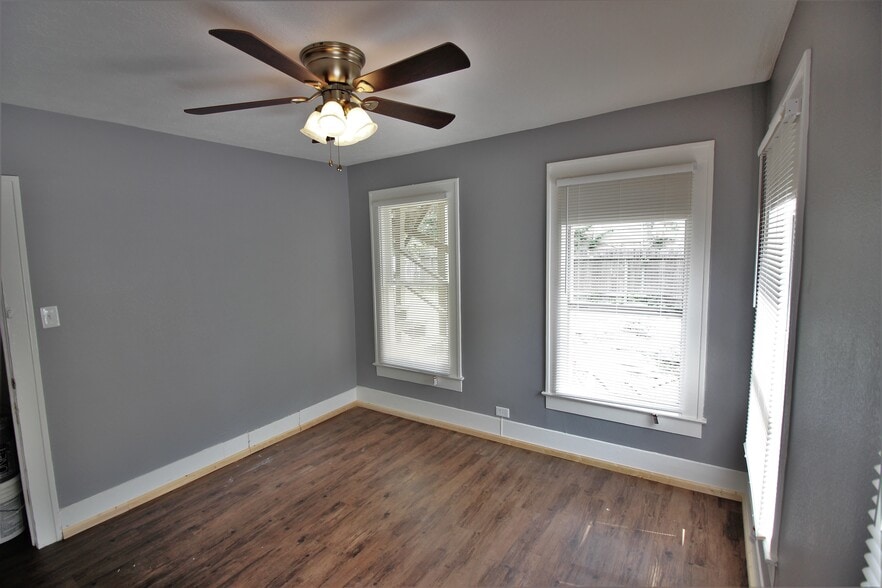 Building Photo - 4405 Woodside St