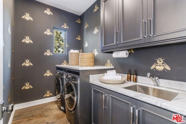 Building Photo - 820 N Vista St