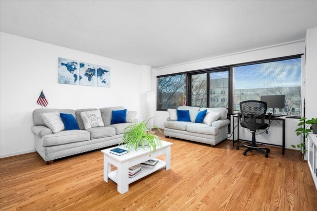 Building Photo - 127 Greyrock Pl