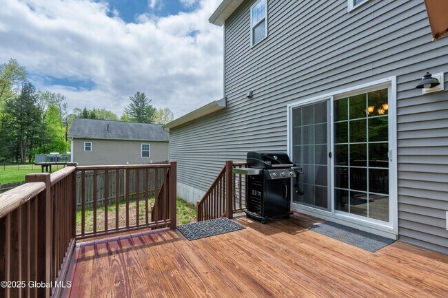 Building Photo - 40 Tom Sawyer Dr