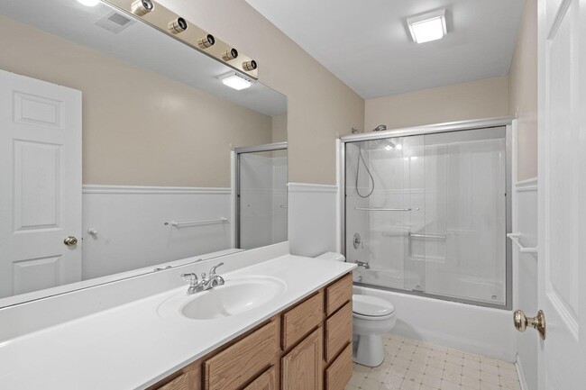 Building Photo - 406 Lakewood Dr