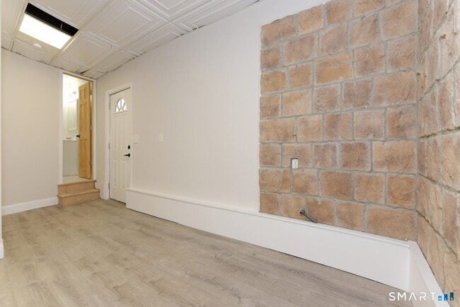 Building Photo - 81 Middletown Ave