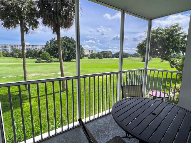 Building Photo - 2850 N Palm Aire Dr