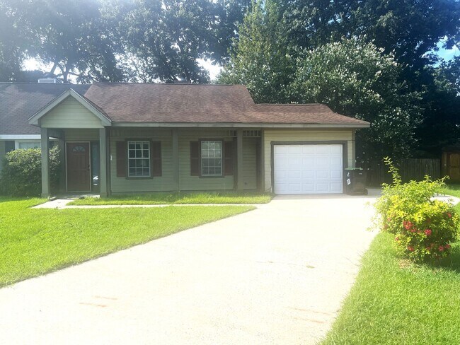 Building Photo - 113 Saddlehorn Dr