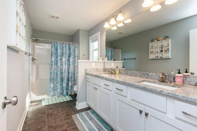 Building Photo - 5805 Pine Ct