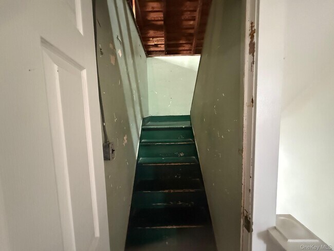 Building Photo - 37 Watkins Ave