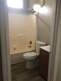 Building Photo - 4923 Eastview Dr