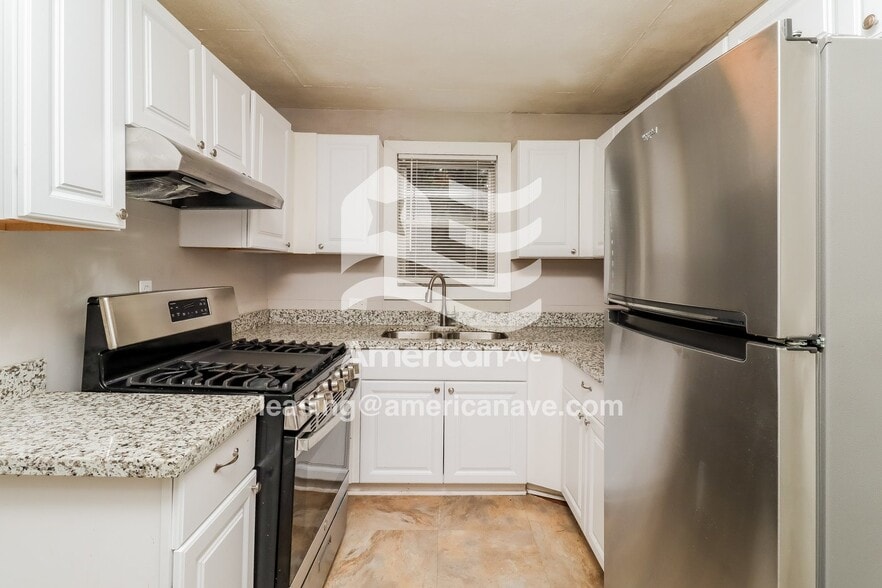 Building Photo - 335 E Ridgeway St