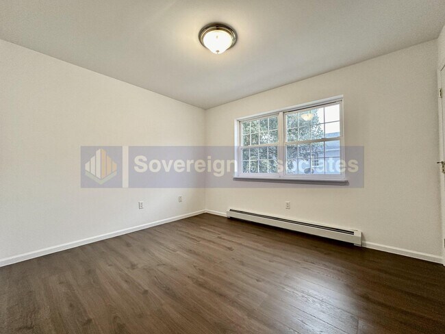 Building Photo - Beautiful house for rent.