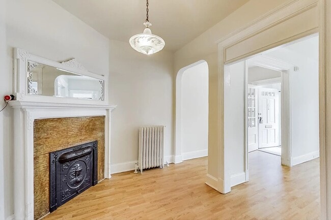 Building Photo - 137 R St NE