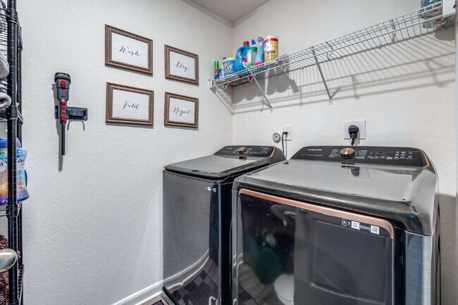 Building Photo - 5628 Pearl Mdw