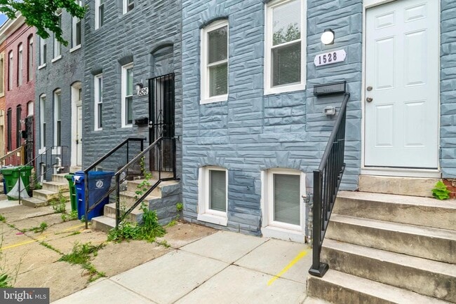 Building Photo - 1528 Holbrook St
