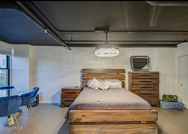 Building Photo - 535 W Thomas Rd