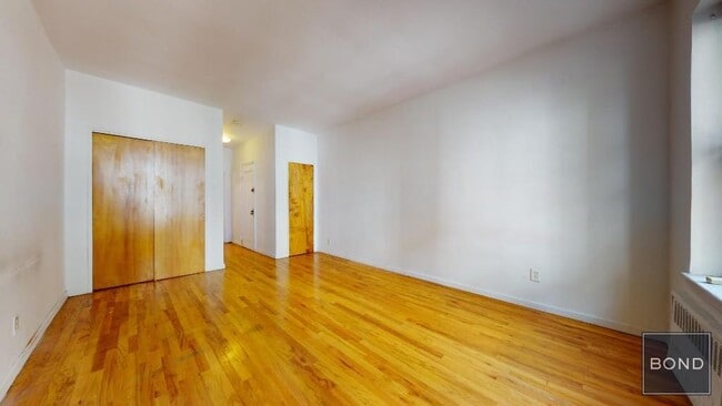 Primary Photo - 324 E 83rd St