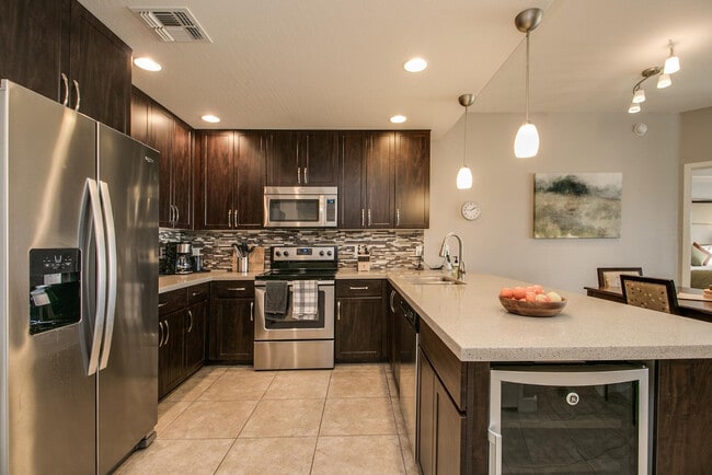 Building Photo - 5450 E Deer Valley Dr