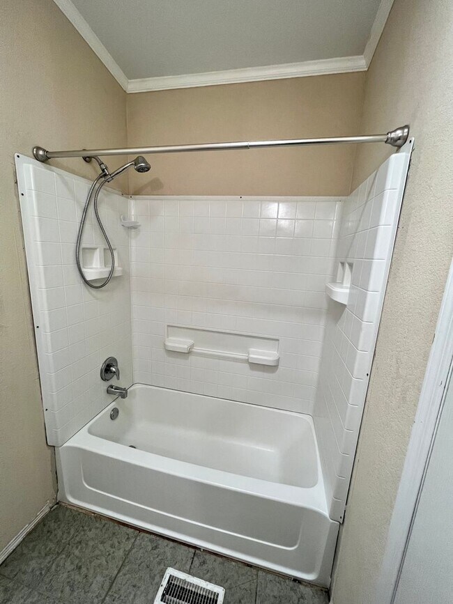 Building Photo - Spacious 4BD/3BA Home in Adkins with Chef's Kitchen & Dual Walk-In Closets!