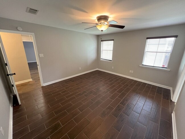 Building Photo - Charming updated 3 bedroom, 2 bath home in...