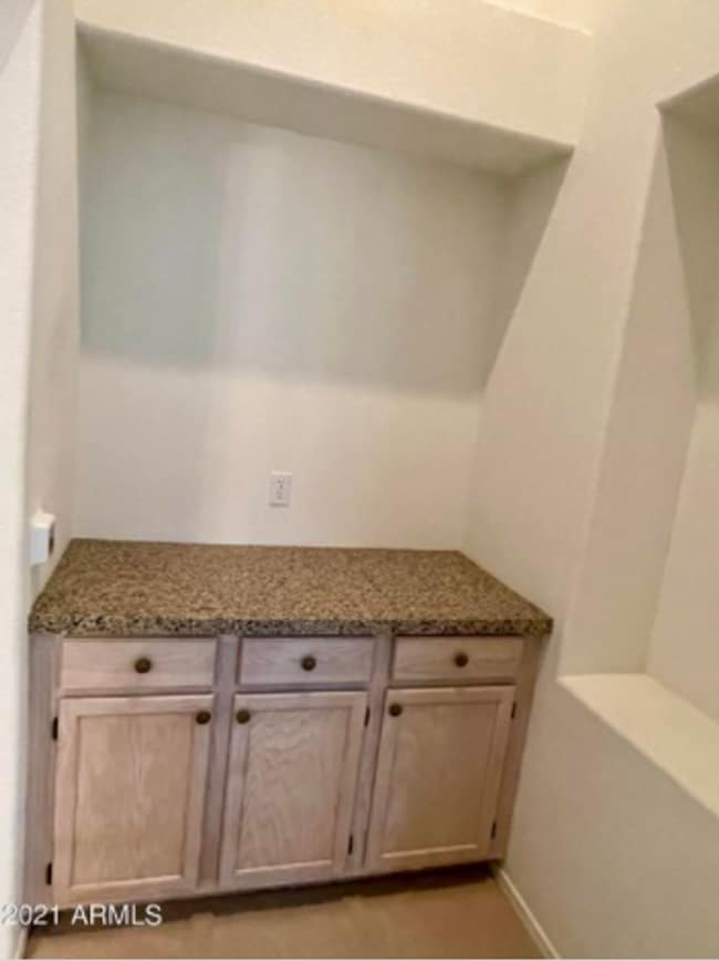 Building Photo - Scottsdale 3 Bed, 2 Bath Single Story Home PLUS Den