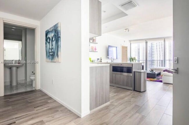 Building Photo - 801 S Miami Ave