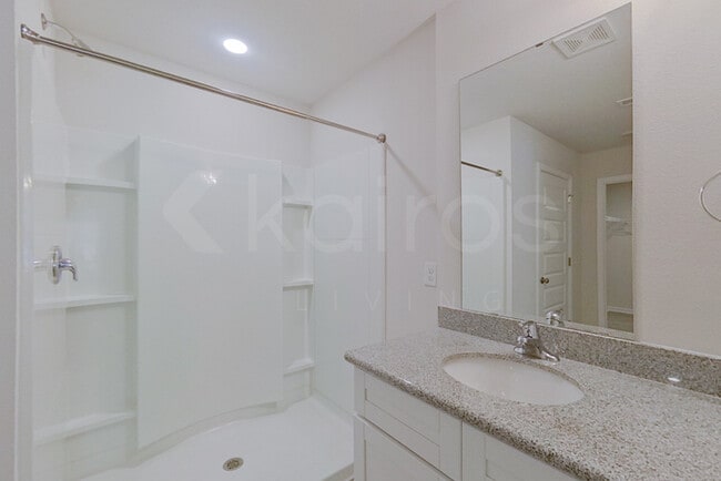 Building Photo - 341 Monarch Ln