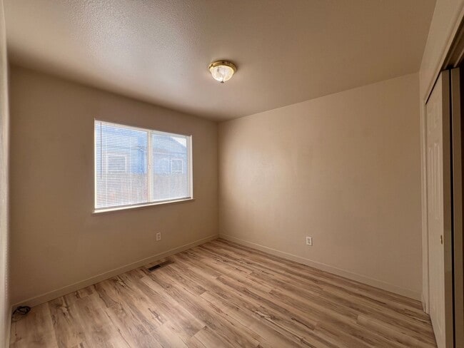 Building Photo - Cute 3 bedroom home Located in Donner Trails