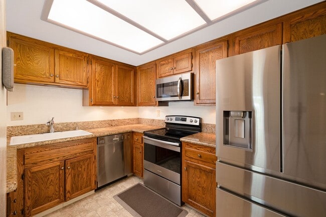 Building Photo - Beautiful large (914 sq feet) 1 bedroom no...