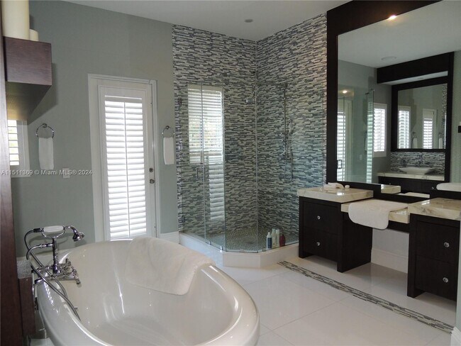 Building Photo - 240 S Hibiscus Dr