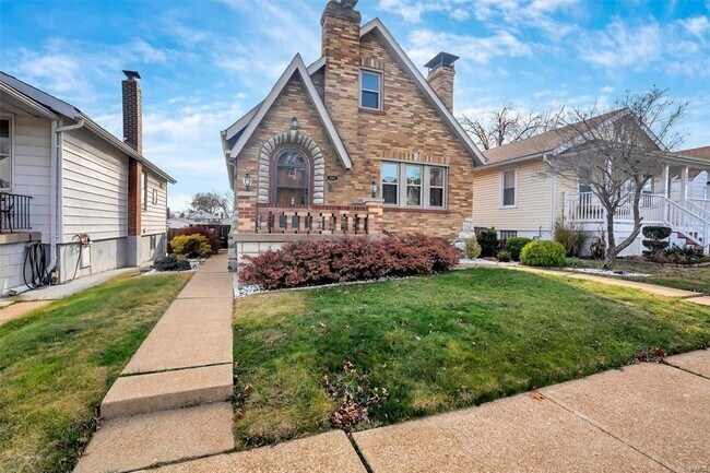 Building Photo - 6304 Bradley Ave