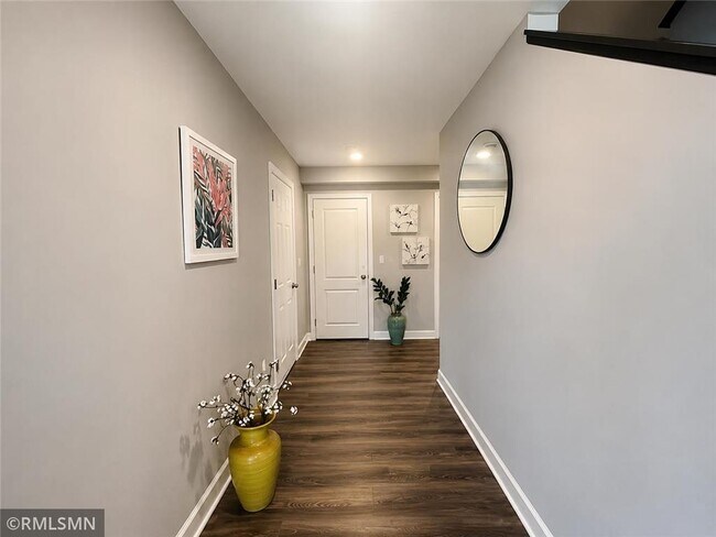 Building Photo - 10918 Yalta St NE