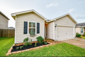 Building Photo - 980 Lake View Cir W